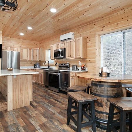 Вилла Whiskey Barrel W Hot Tub Arcade Game Fire Pit Севьервилл Экстерьер фото