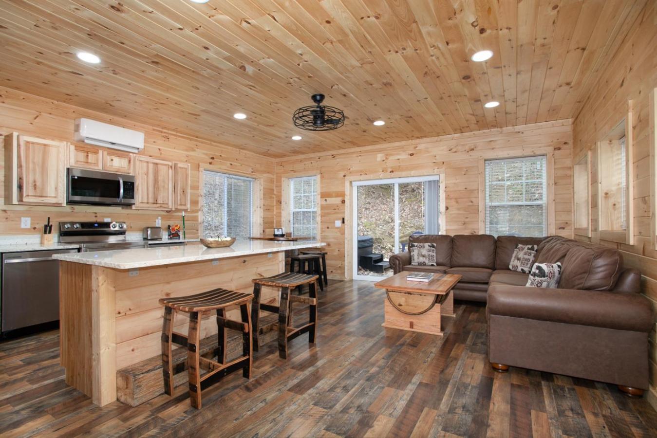 Вилла Whiskey Barrel W Hot Tub Arcade Game Fire Pit Севьервилл Экстерьер фото