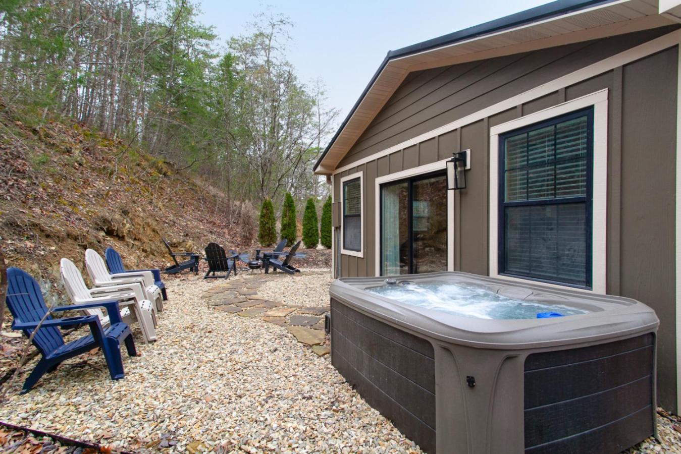 Вилла Whiskey Barrel W Hot Tub Arcade Game Fire Pit Севьервилл Экстерьер фото
